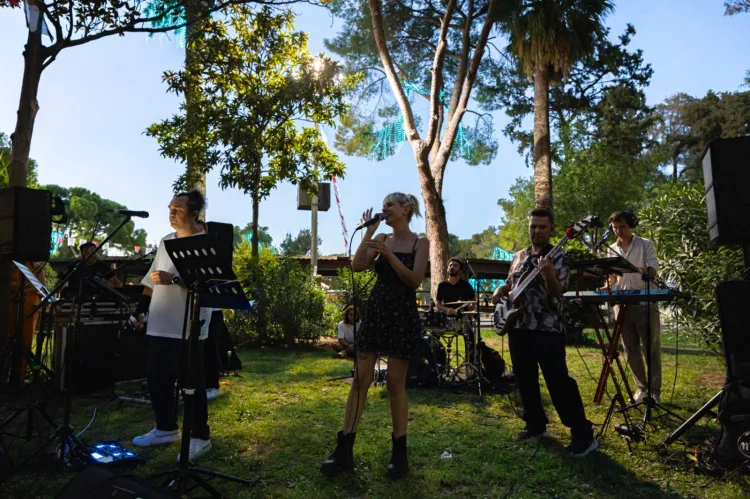 İzmir’de Alternatif Park Konserleri Coşkusu!