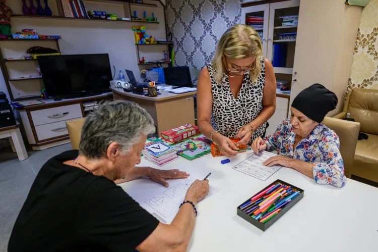 İzmir’de Alzheimer Merkezinde Hayat Buluyorlar!