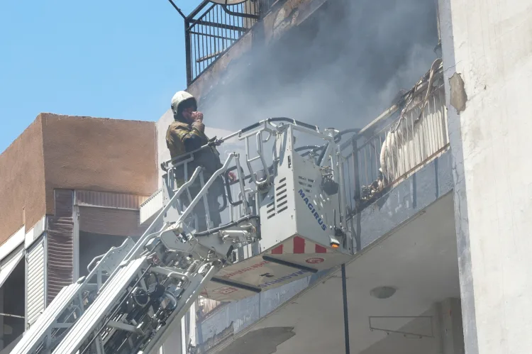 İzmir’de Apartman Yangını: 6 Kişi Tahliye Edildi