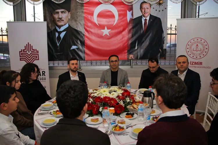 İzmir’de Bilim Başarıları İftarda Kutlandı!