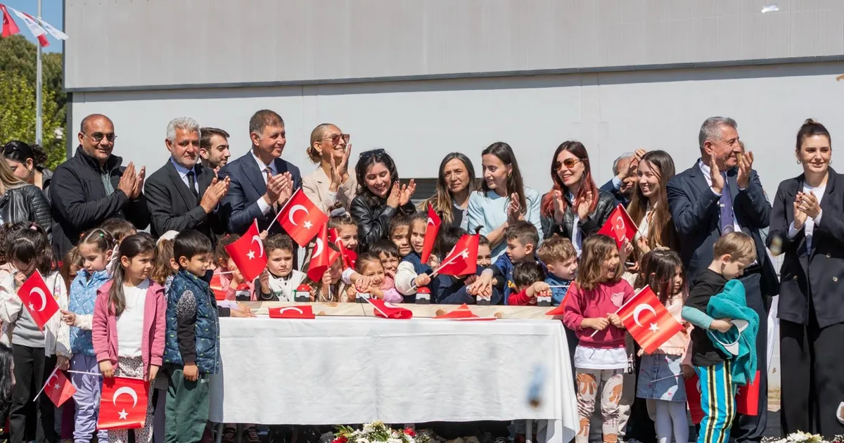 İzmir’de Çocuklar İçin Yeni Eğitim Kampüsü Temeli Atıldı