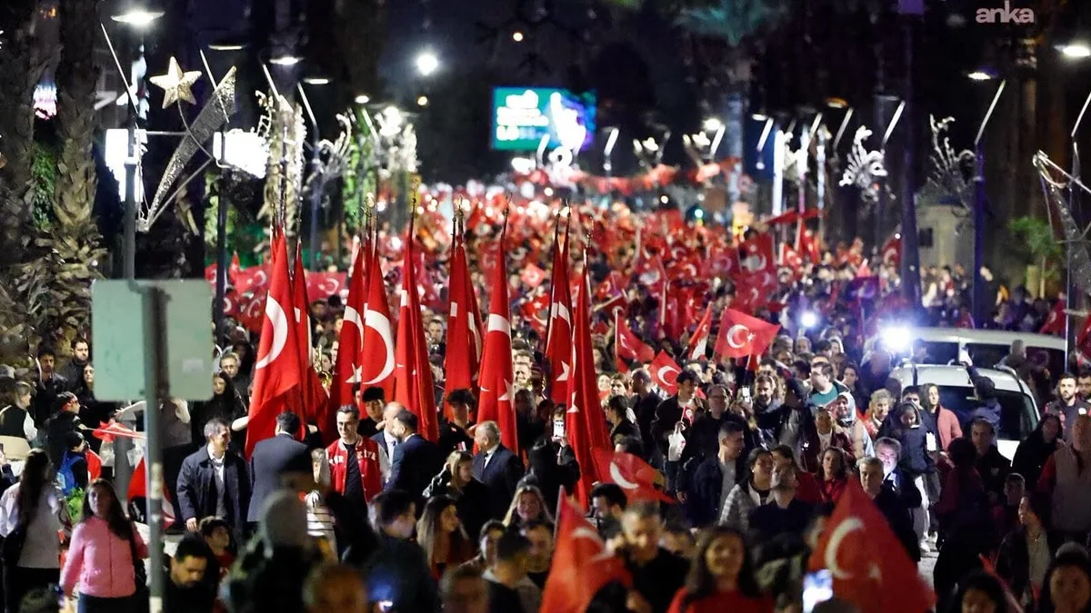 İzmir’de Cumhuriyet’in 103’üncü yılına bin dronlu kutlama