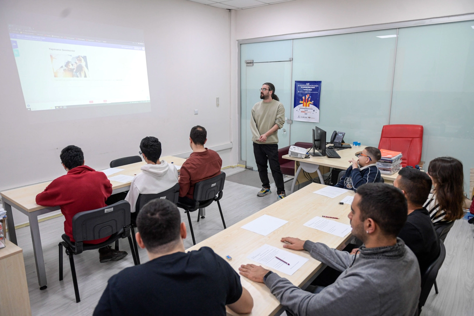 İzmir’de Engelli Gençler İş Hayatına Adım Atıyor