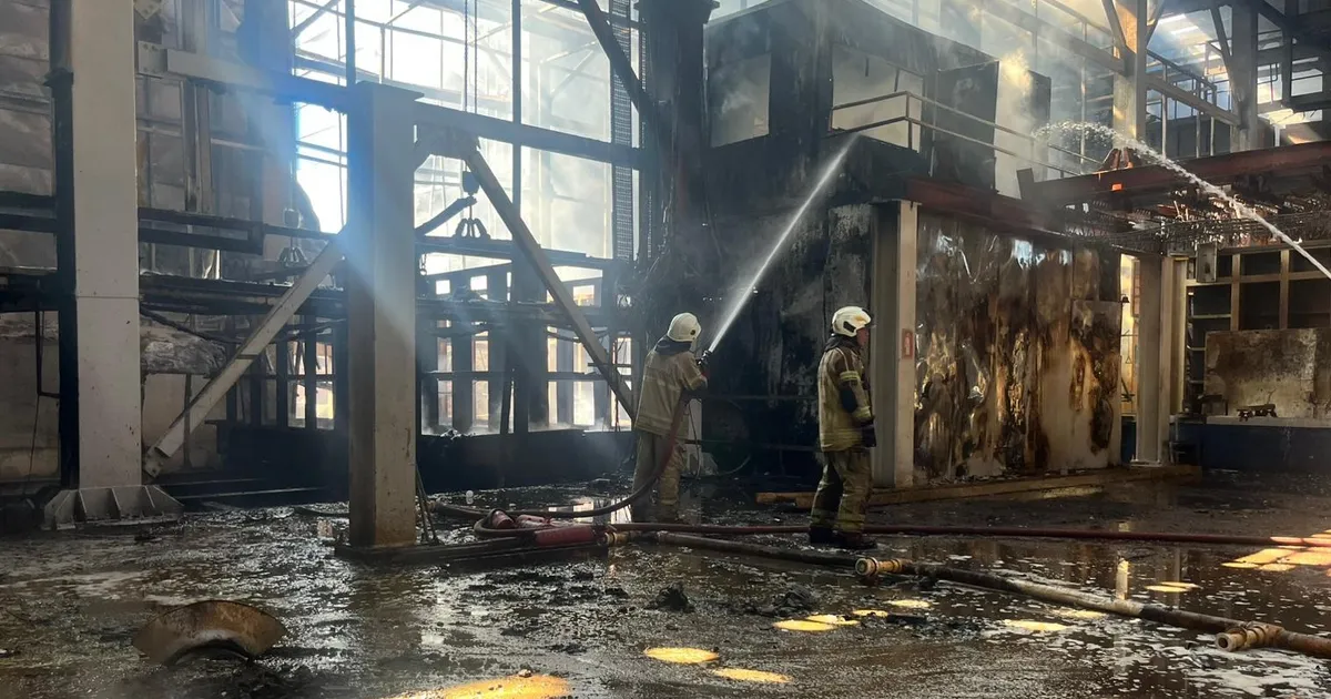 İzmir’de Fabrika Yangını Kontrol Altına Alındı