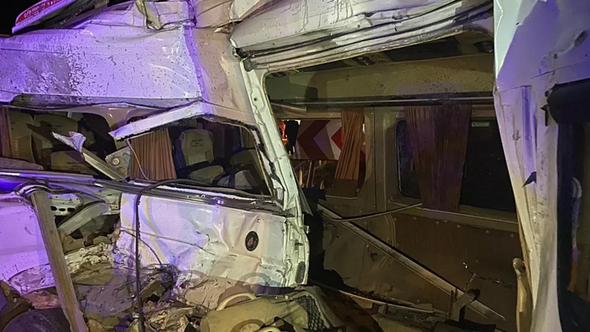 İzmir’de Feci Kaza: 15 Yaralı!