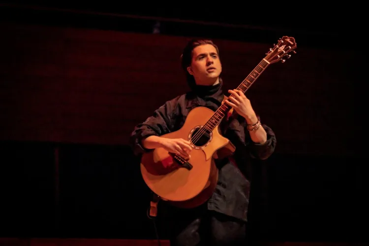 İzmir’de Gitar Virtüözü Marcin Patrzałek Rüzgarı!