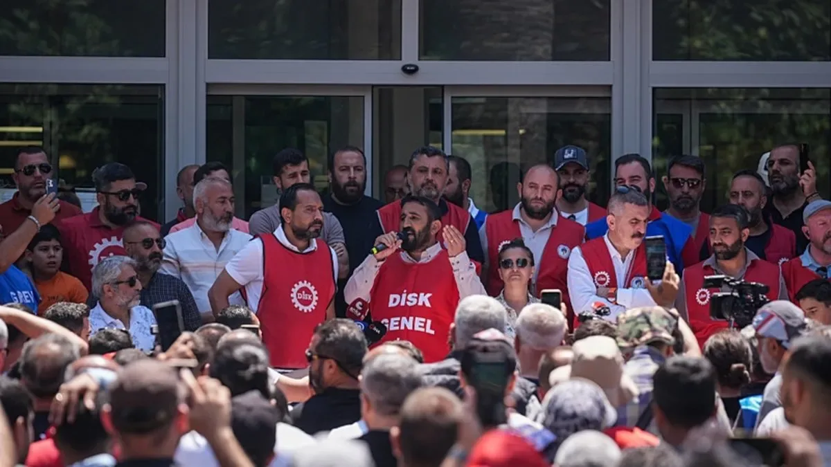 İzmir’de Grev Krizi: Çöpler ve Ulaşım Durma Noktası!