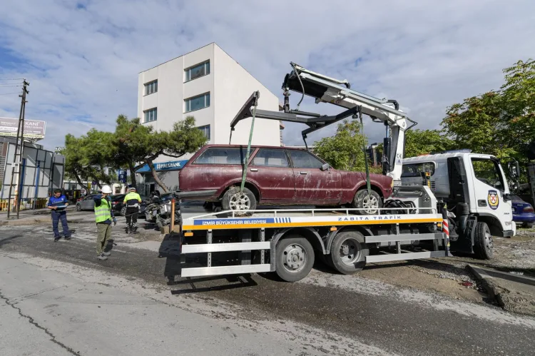 İzmir’de Hurda Araçlar Ekonomiye Kazandırılıyor!
