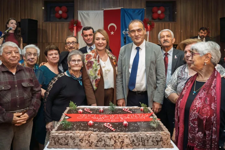 İzmir’de Huzurevi Sakinleri Yeni Yıla Coşkuyla Girdi