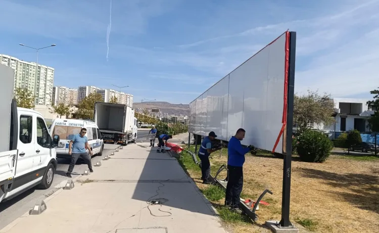İzmir’de İlan ve Reklam Tartışmalarına Açıklık