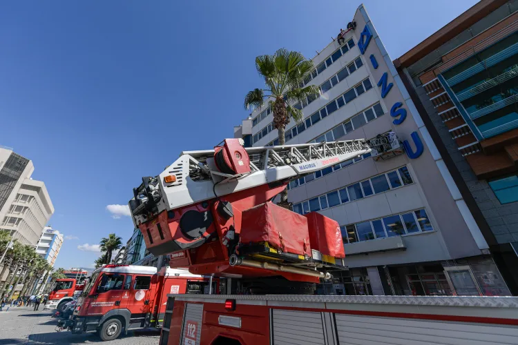 İzmir’de İtfaiye Haftası’nda Tatbikat Coşkusu!