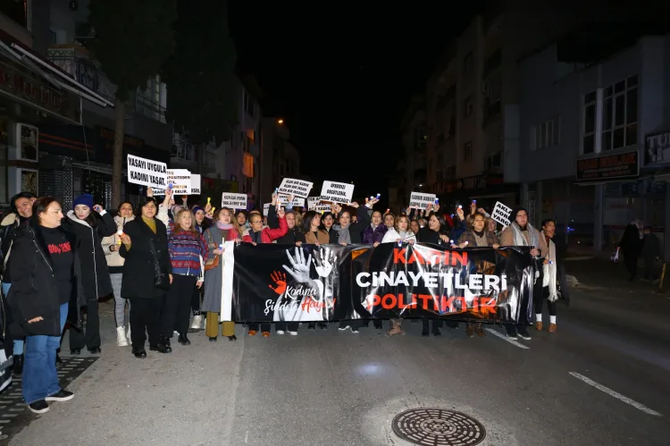 İzmir’de Kadın Cinayetlerine Karşı 24 Saat Nöbet