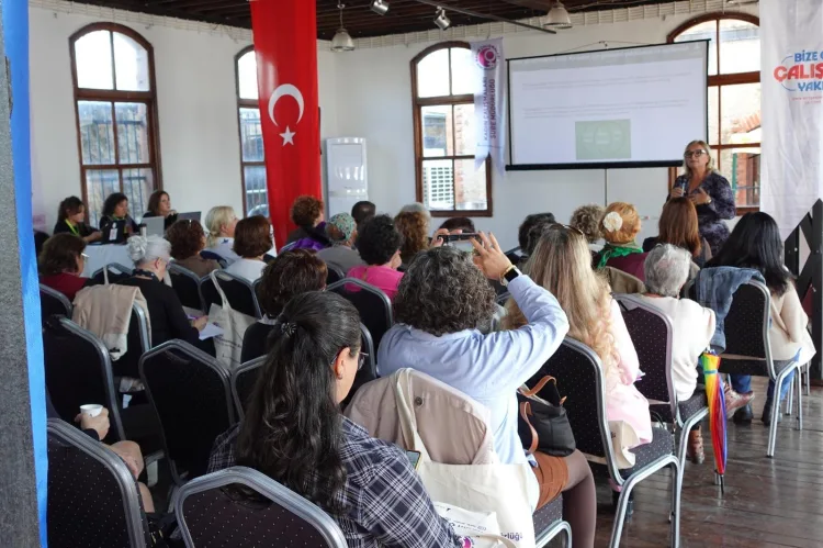 İzmir’de Kadın ve Çocuklar İçin Eşitlik Toplantısı