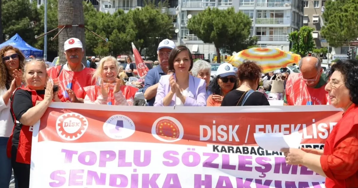 İzmir’de Kadına Şiddete Lanet Yağdı!