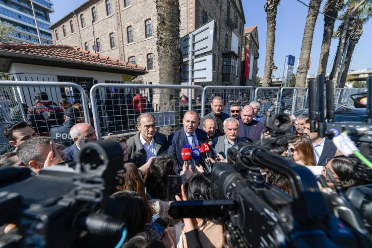 İzmir’de Meslek Fabrikası Ablukaya Alındı!
