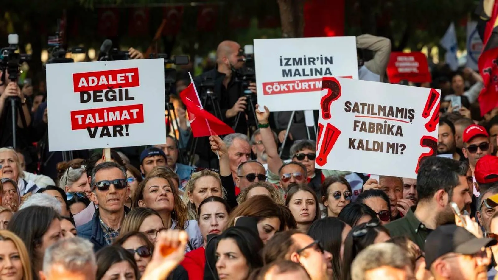 İzmir’de Meslek Fabrikası İçin Direniş Sürüyor