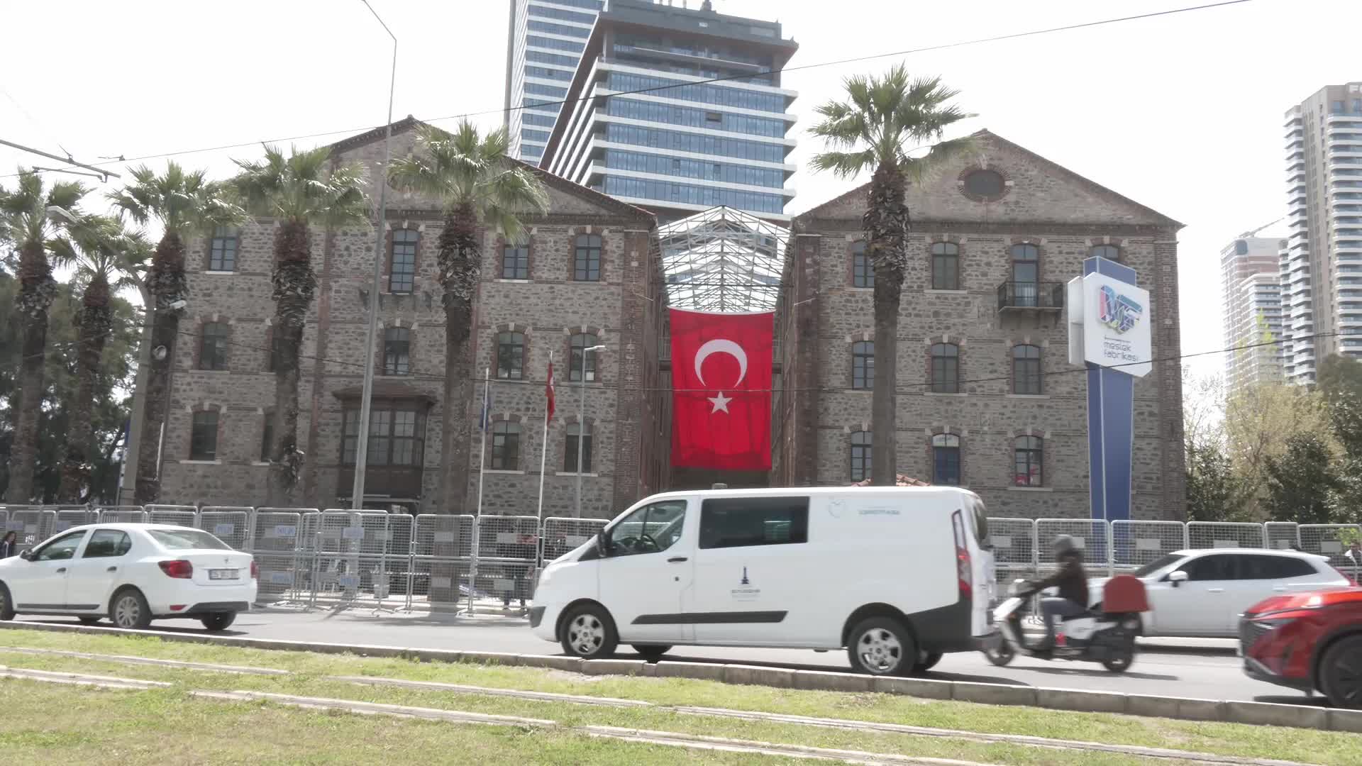 İzmir’de Meslek Fabrikası Nöbeti 8. Gününde!