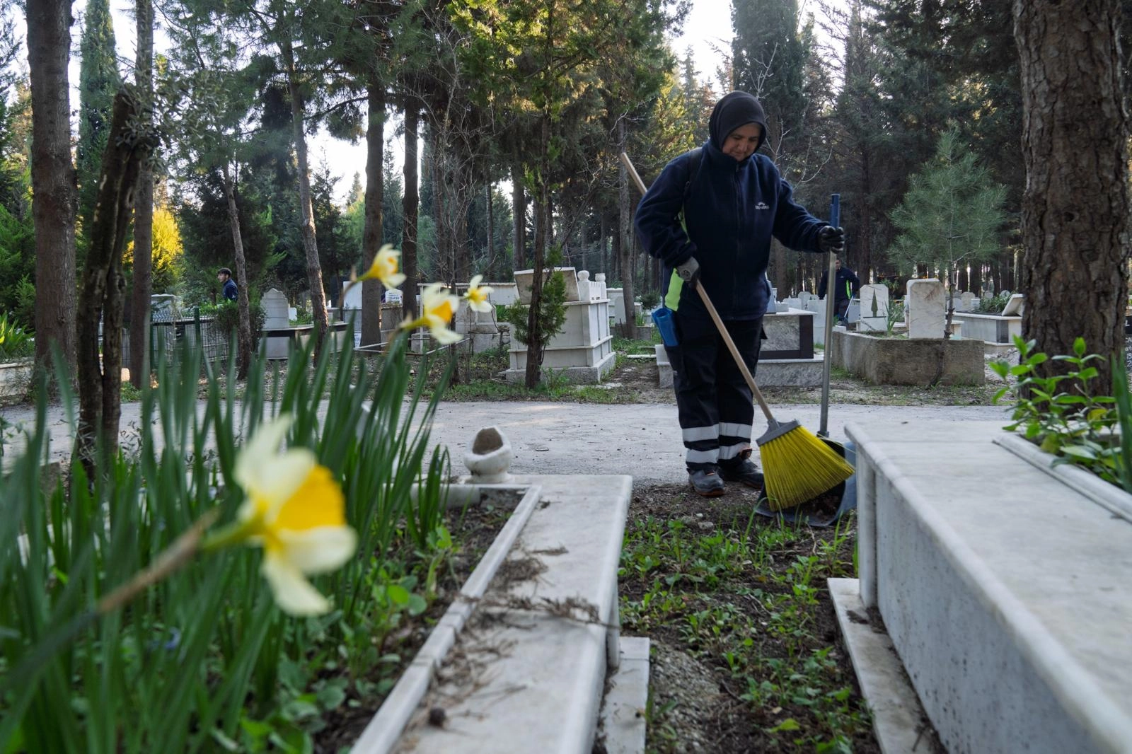 İzmir’de Mezarlıklar Bayram’a Hazırlanıyor