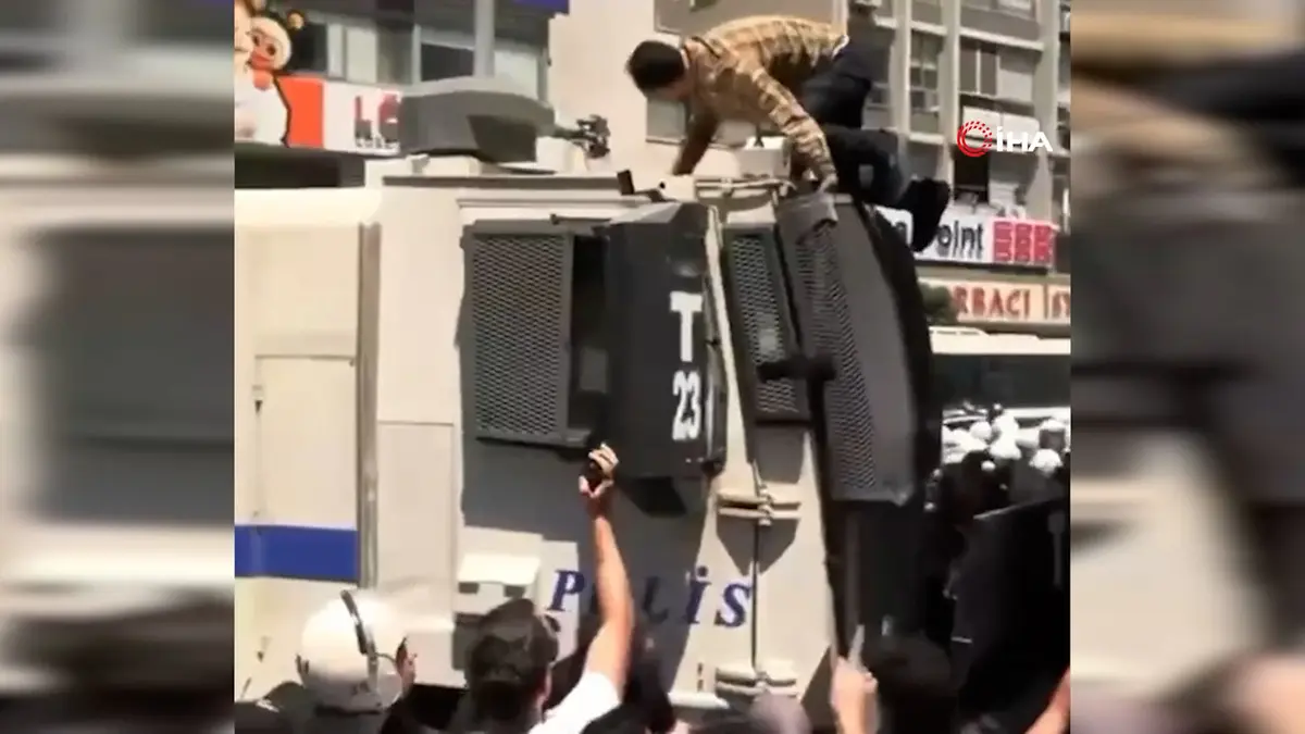 İzmir mitingi öncesi TOMA'nın üzerine çıkmıştı! Gözaltına alındı 2