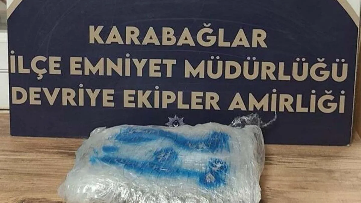 İzmir’de Motosikletten 1.2 Kilo Esrar Çıktı!
