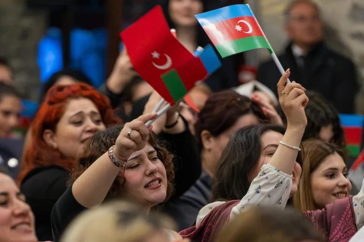 İzmir’de Nevruz Coşkusu: Türkiye-Azerbaycan Birliği