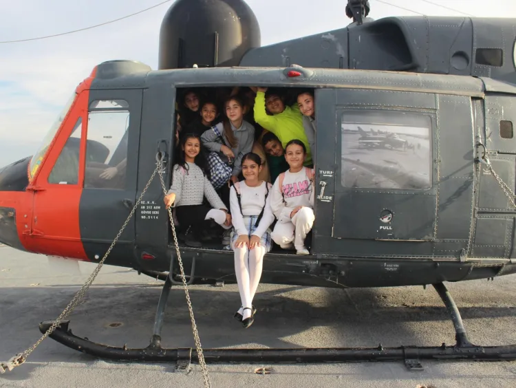 İzmir’de Öğrencilere Dil ve Geri Dönüşüm Atölyesi