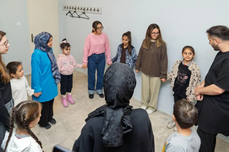 İzmir’de Okuma Yazma İçin Renkli Harfler Projesi