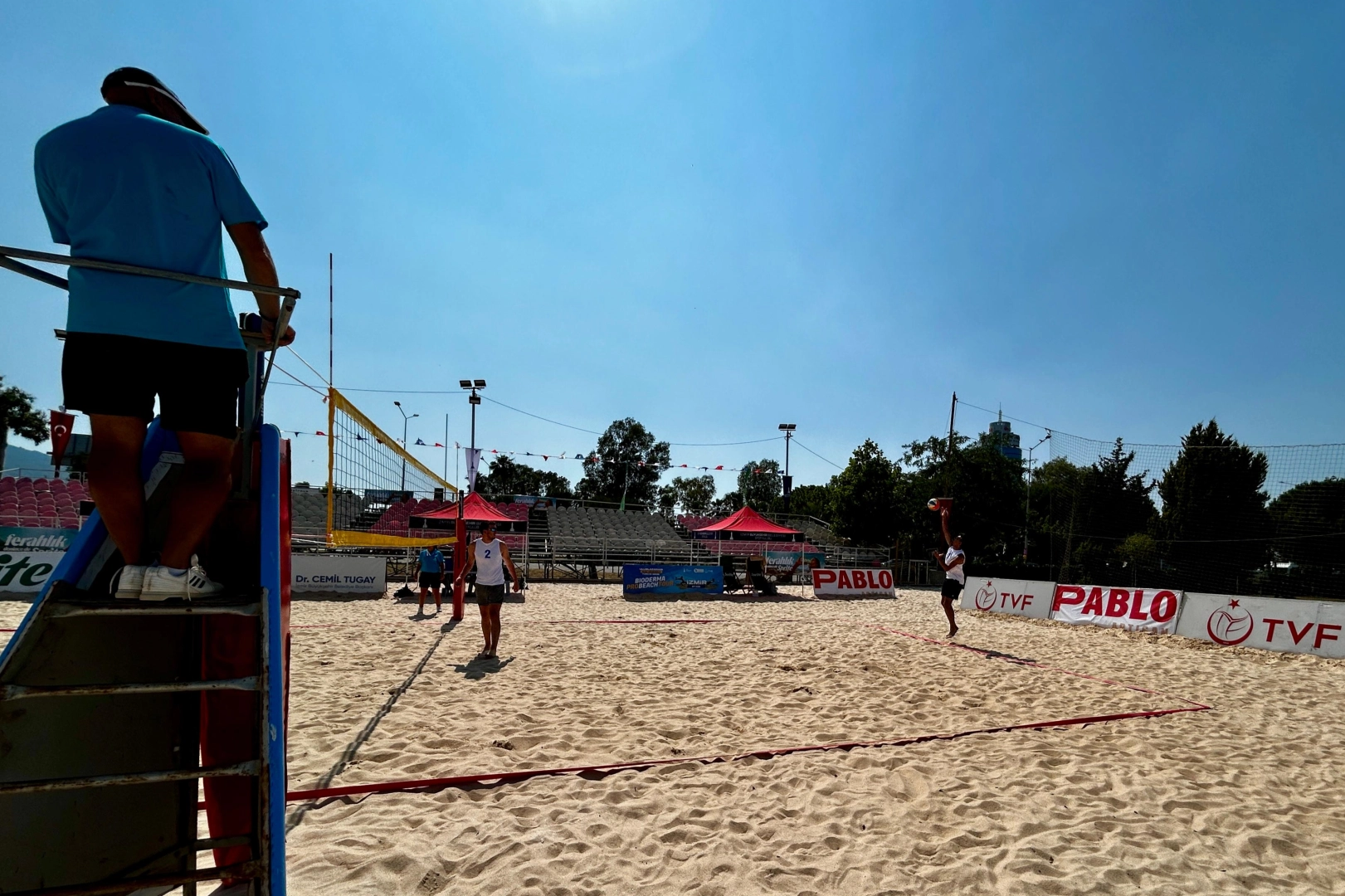 İzmir’de Plaj Voleybolu Şöleni Başladı!