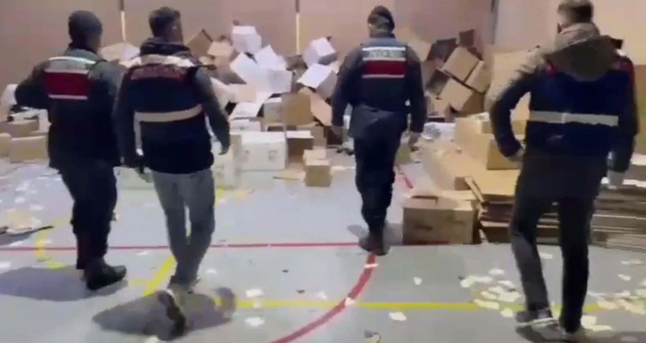 İzmir’de Sahte İçki Operasyonu: 2.850 Litre Etil Alkol