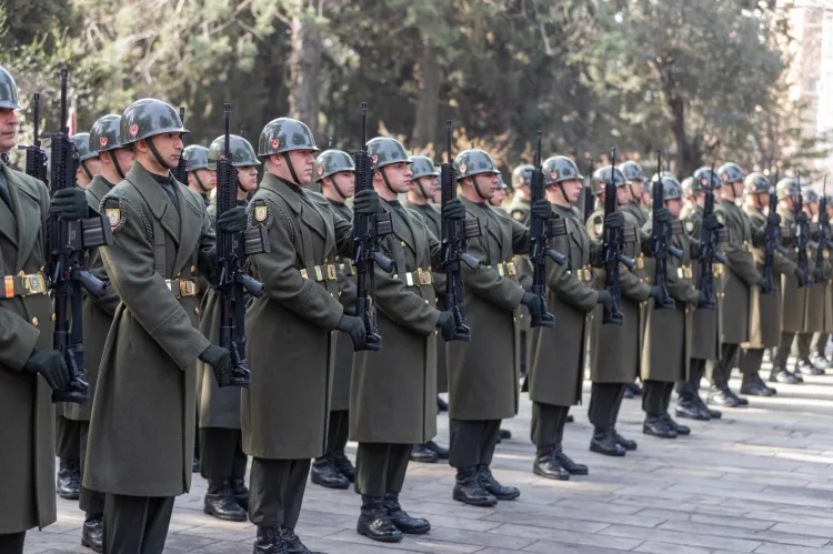 İzmir’de Şehitler Anma Töreni Coşkuyla Gerçekleşti