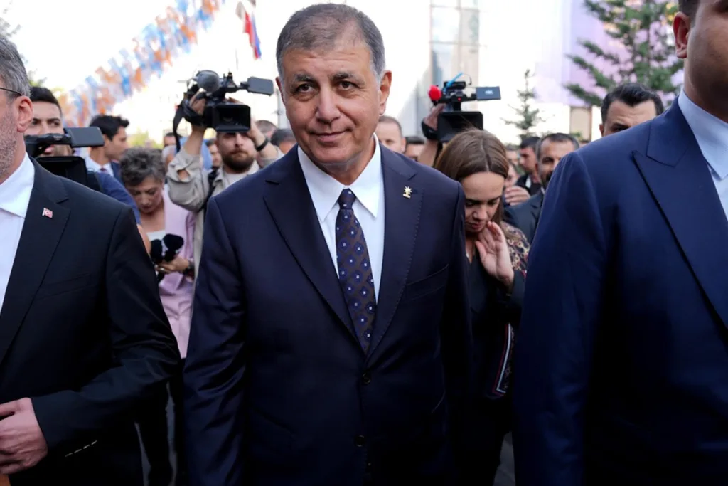 İzmir’de Siyasi Değişim: Başkanvekili Yıldır İstifa Etti