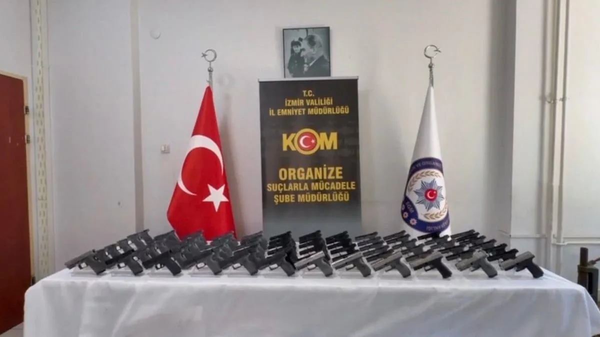 İzmir’de Suç Örgütlerine Büyük Operasyon: 40 Gözaltı!