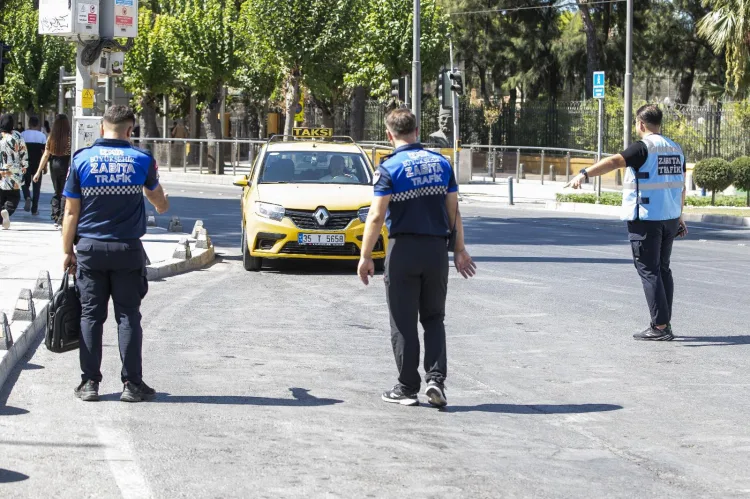 İzmir’de Taksilere Güvenlik Denetimi: 30 Bin Kontrol!