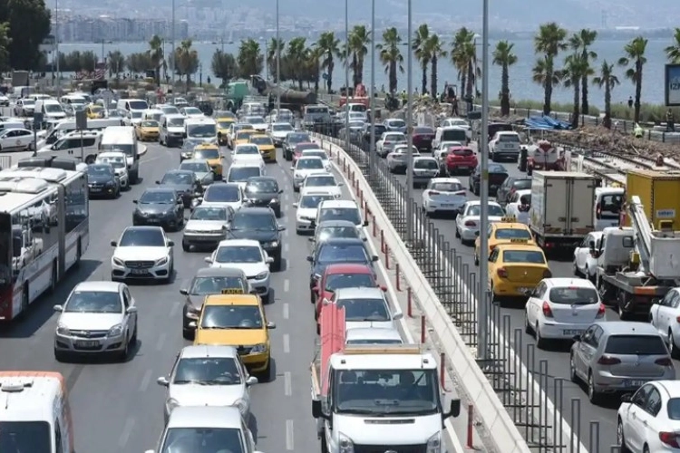 İzmir’de Trafik Artışı: Taşıt Sayısı Rekor Kırdı!