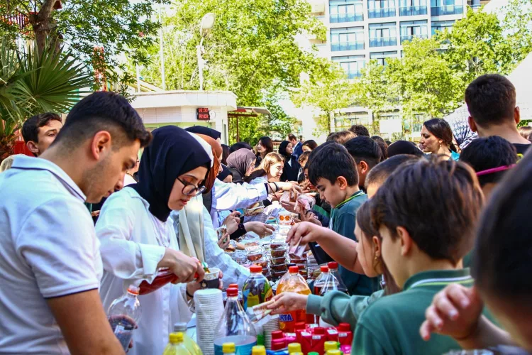 İzmir’de Yabancı Dil Şenliği Coşkuyla Yapıldı!