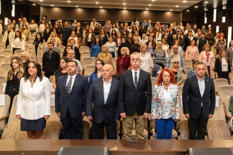 İzmir’de Yaşlılar İçin Afet Sempozyumu Başladı