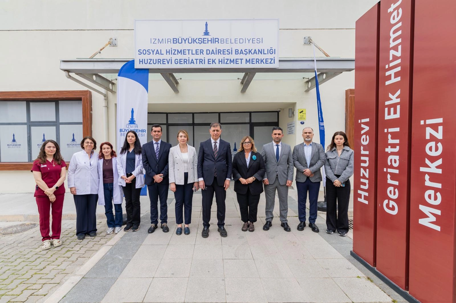İzmir’de Yaşlılar İçin Yeni Geriatri Merkezi Açıldı