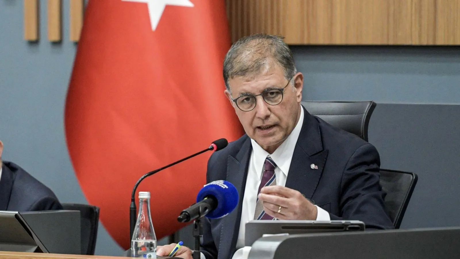 İzmir’de Yatırım Eleştirisi: “Kredi Onayları Engelleniyor”