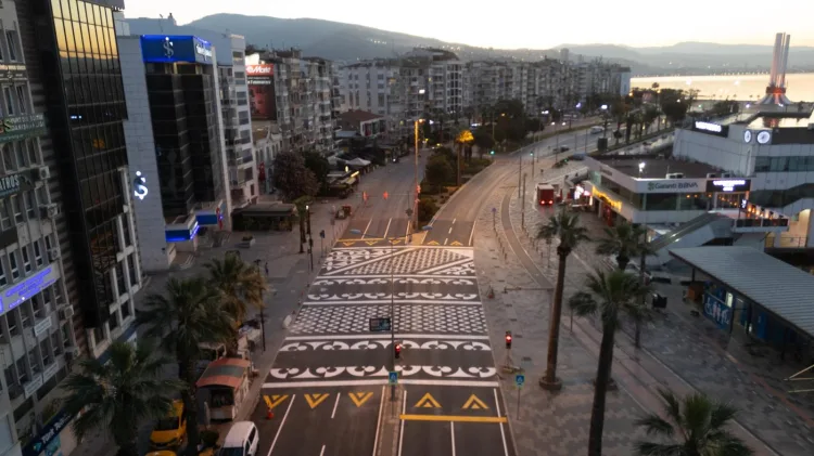 İzmir’de Yaya Güvenliği İçin Estetik Çözüm!