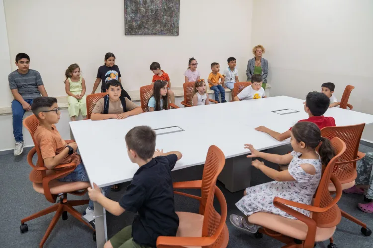 İzmir’de Yaz Atölyeleri ile Çocuklar Öğreniyor!