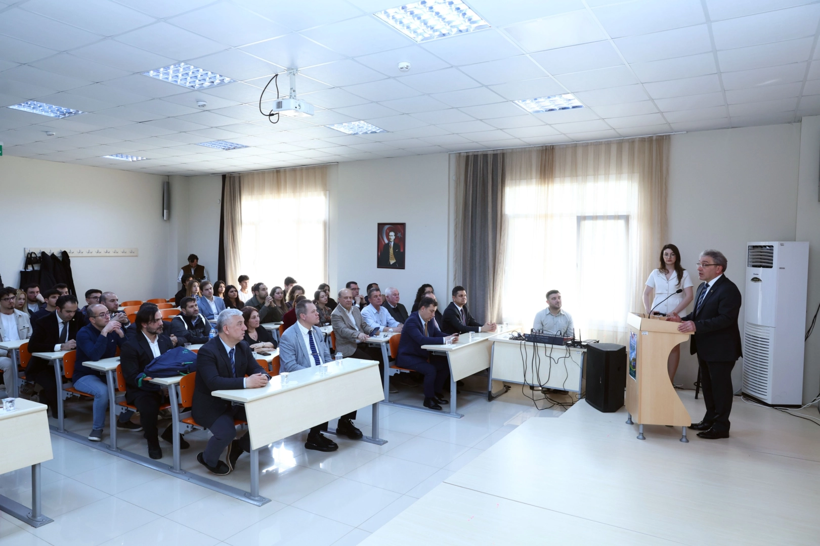 İzmir’de Yenilenebilir Enerji Çalıştayı Yapıldı