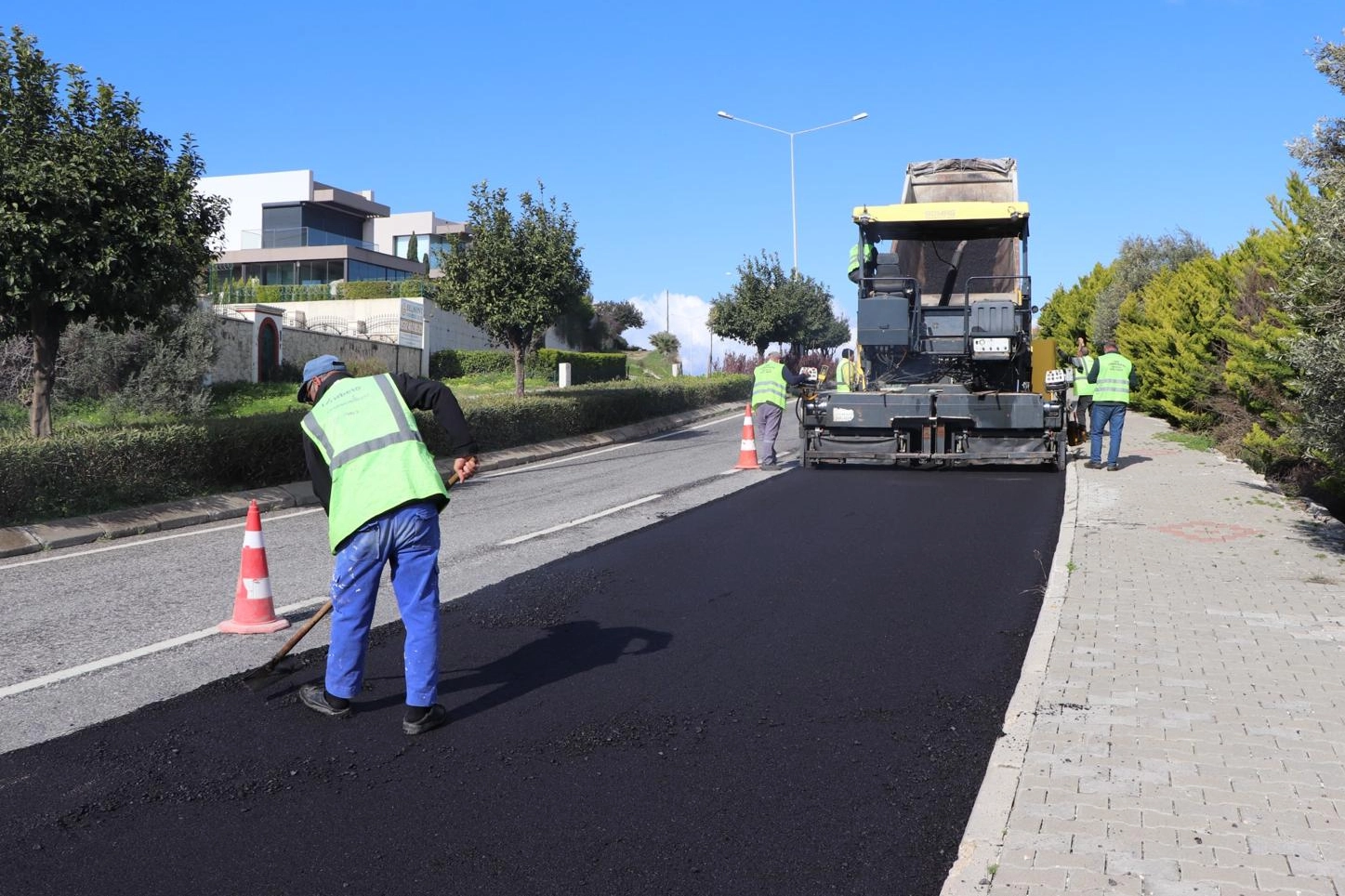 İzmir’de Yol Yenileme Seferberliği Başladı!