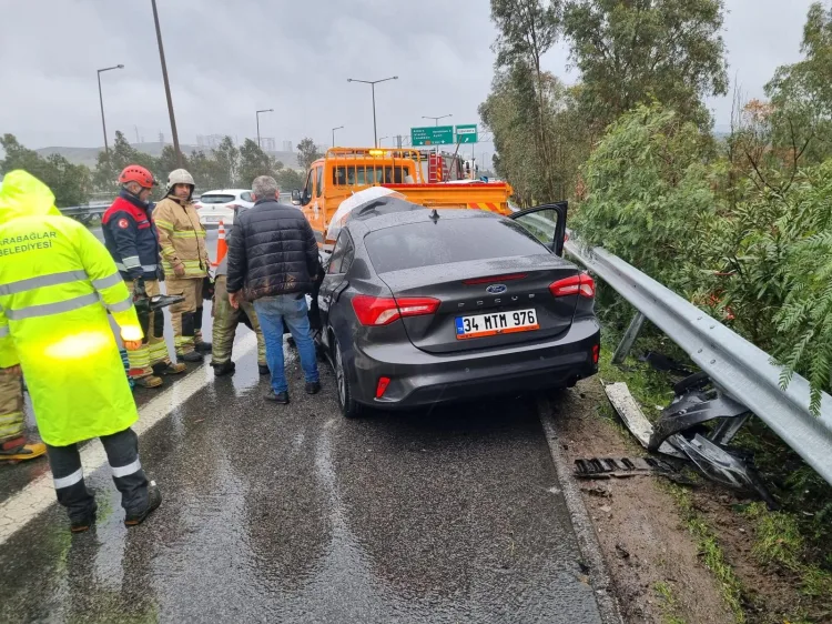 İzmir’de Zincirleme Trafik Kazasında Yaralı Kurtarıldı!