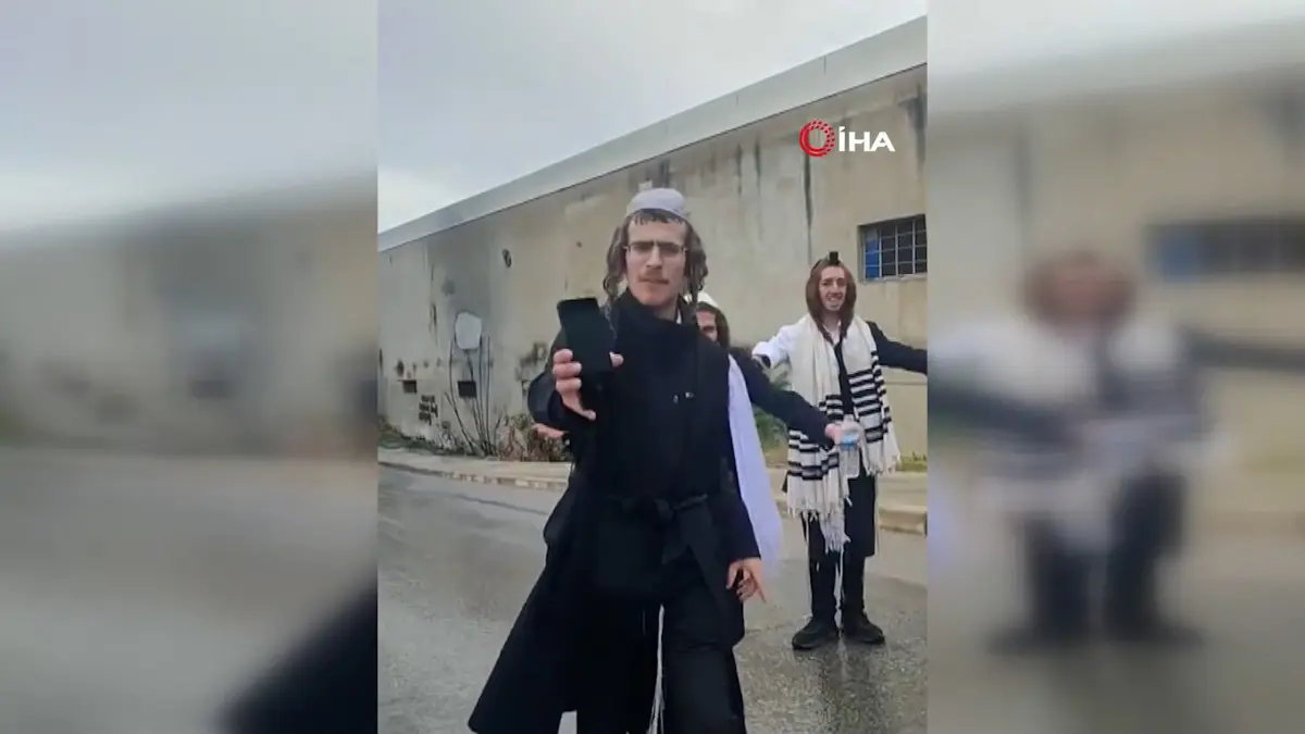 İzmir de zıplayan Yahudiler gündem oldu: "Nasıl bir model olduklarını anlayamadık" 3