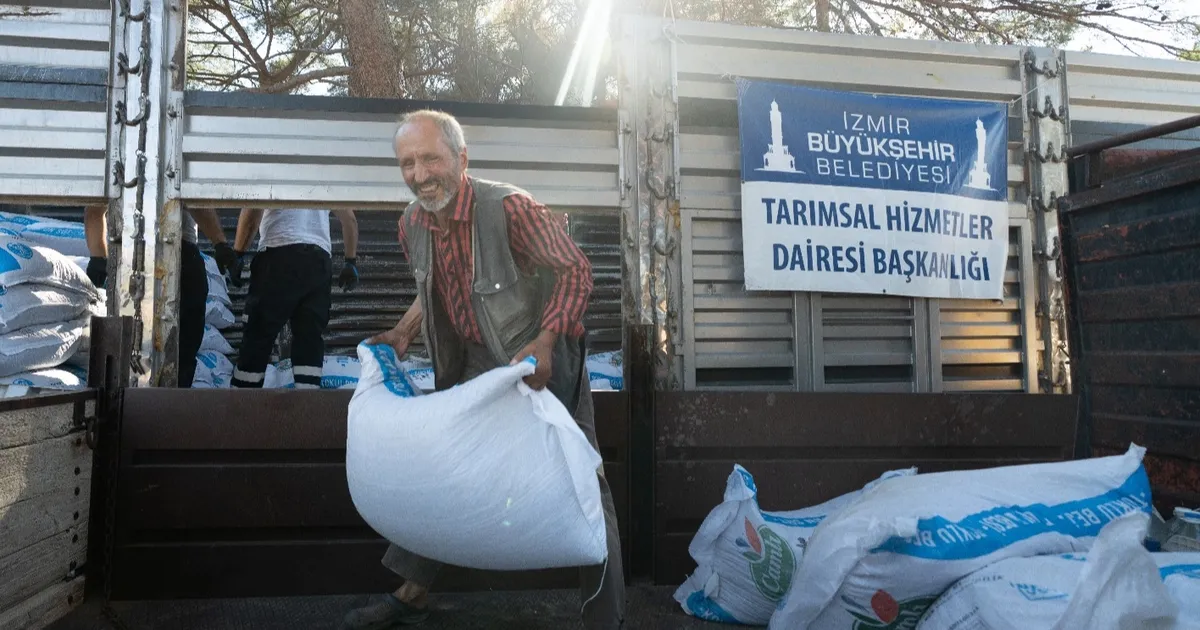 İzmir’deki Yangınlar İçin 40 Ton Yem Desteği!