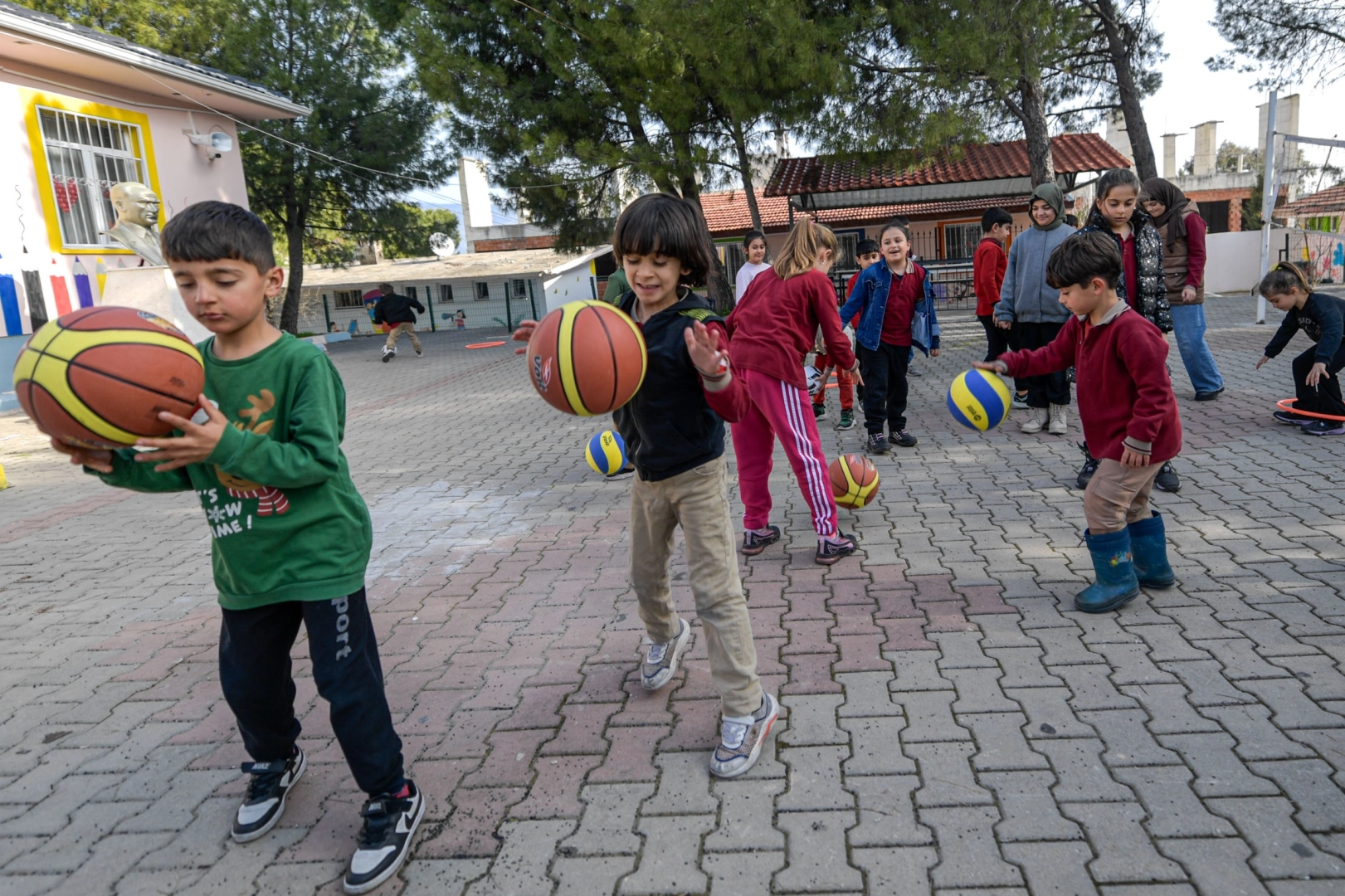 İzmir’den 1500 Okula Spor Malzemesi Desteği