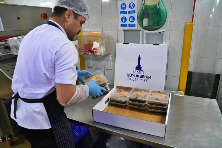 İzmir’den Ekonomik Krize Karşı Büyük Sosyal Destek
