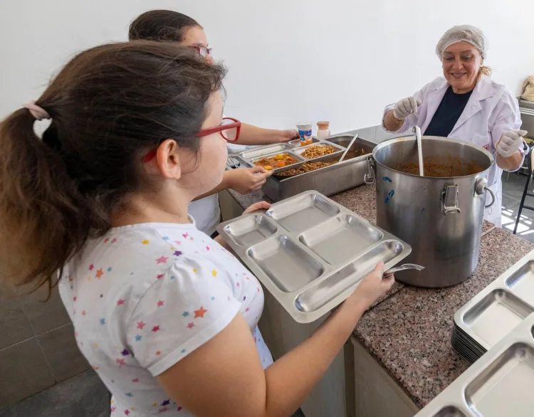 İzmir’den Özel Öğrencilere Sıcak Yemek Desteği!