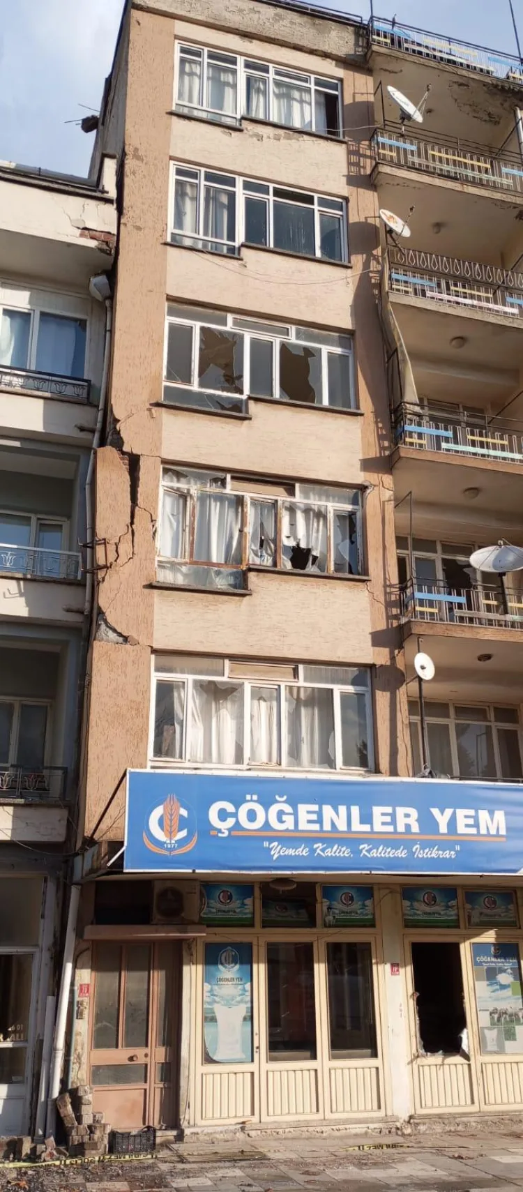 İzmir’den Sındırgı’ya Deprem Yardım Hızla Ulaştı!
