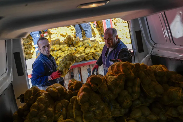 İzmir’den Yangın Mağdurlarına 300 Ton Patates Desteği